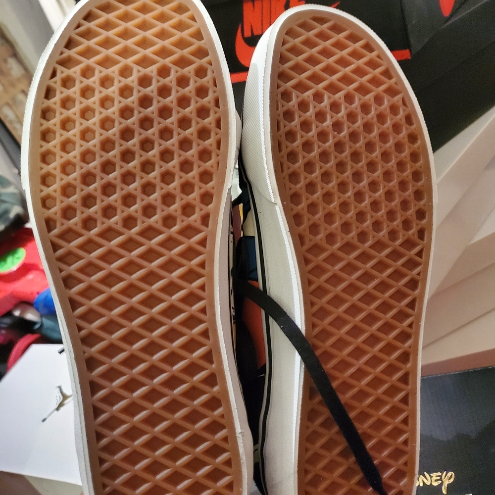 Disney vans - Picture 3 of 4